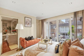 3-Bed House in Knightsbridge with Free Parking